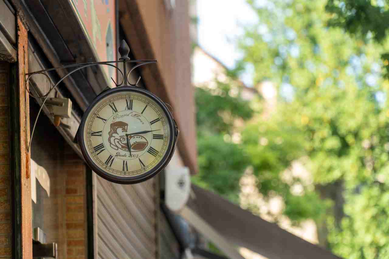 Crossing the Oceans of Time: The Ultimate Guide to How World Time Zones Work